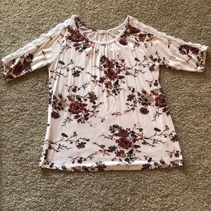 Cold shoulder quarter sleeve top